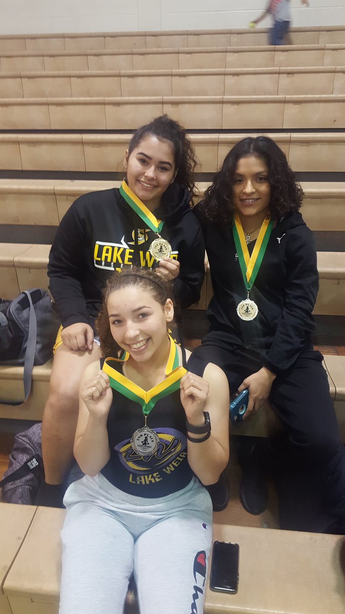 LiftingCane's tweet photo. Our Lady Cane regional qualifiers. @LWHS_Canes @LWCANES_AD #shutupandlift https://t.co/WygiNGnNzn