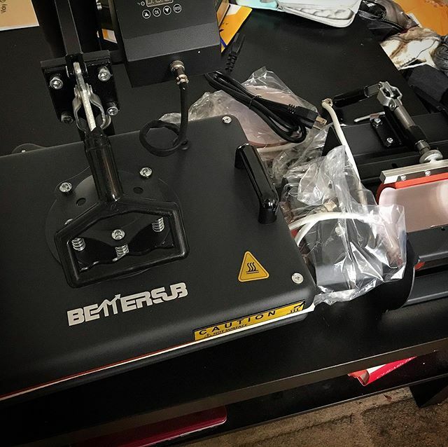 VGibsonDesign's tweet photo. SO EXCITED!!! Proper heat press with mug press just arrived!!!! #tshirtdesign #graphicdesign #customdesign #heatpress #designer https://t.co/BCSYIcTEoe https://t.co/uVVGoyDX8L