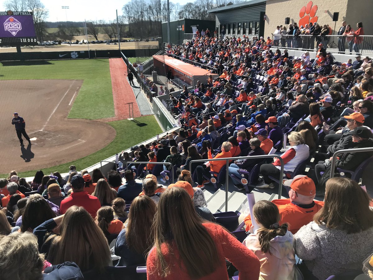 AmandaKeaneTV's tweet photo. “If you build it they will come”

A Field of Dreams come true for Clemson Softball as they introduce their inaugural team, and their first ever Fan Appreciation day. 

@clemsonsoftball | @rittmanjohn | @foxcarolinanews https://t.co/ihr1KHDu4H