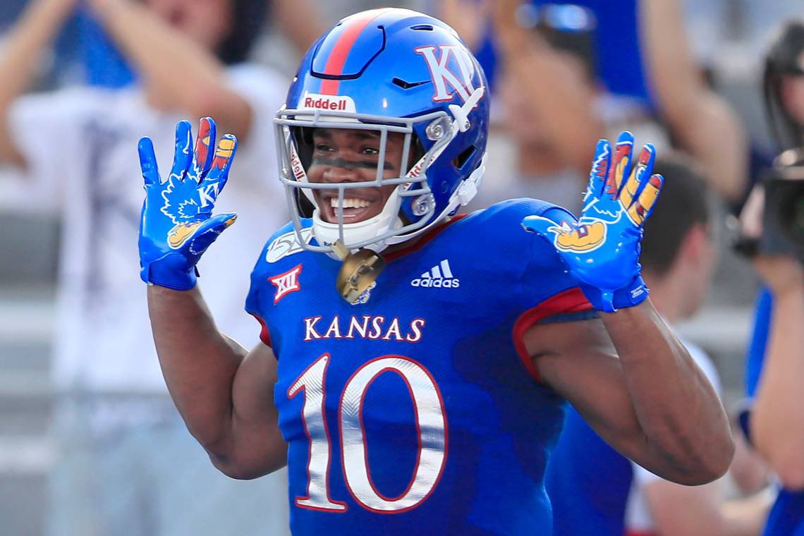 Jbfor6's tweet photo. #AGTG blessed to receive an offer from University of Kansas 🔵🔴 @rohawksfootball @ChrisRossROISD @RedOakCoach @CoachDiribe96 https://t.co/RtG8Do0FNC