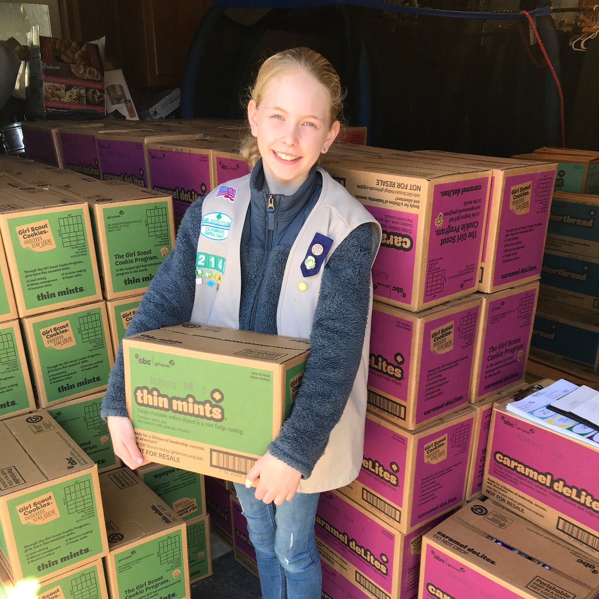 heatherca77's tweet photo. We have Girl Scout Cookies!!! Please help our Scout sell her goal of 1000 packages. https://t.co/OwgfTmHqn9 https://t.co/QlxCIrh9OP
