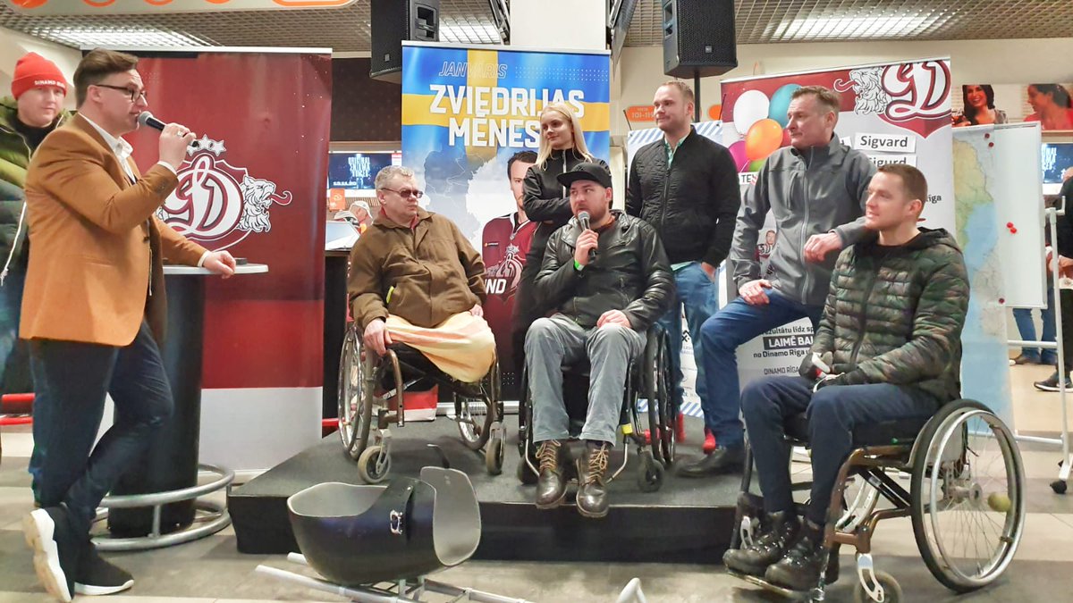 paraledushokejs's tweet image. Arēnā Rīga, tūkstošiem hokeja fanu iepazina #ParaLedusHokejs 

instagram.com/p/B7v0S7zJxux/

Paldies @hcDINAMORIGA - esam pagodināti būt uz viena ledus ar KHL komandām!
