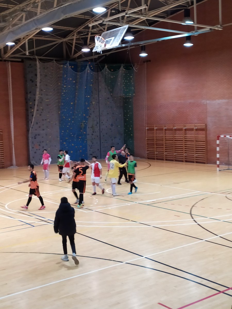FSZamora's tweet photo. FINAL. Tres puntos que saben a gloria.
⚽ El Espinar 4
⚽ #FSZamora 5
⚔ #ElEspinaraVsFSZamora ⚔ https://t.co/eUYz5h1aei
