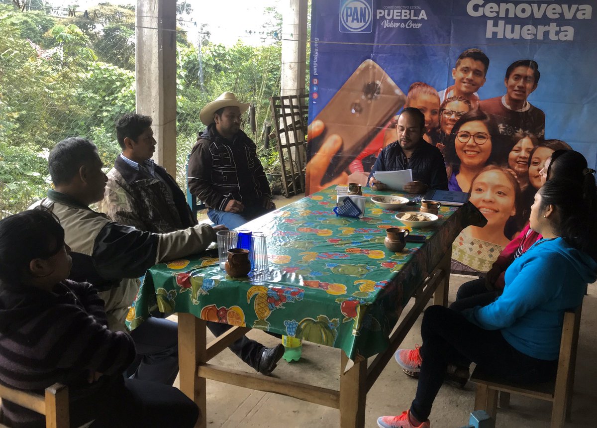 EduardoLobatoB's tweet photo. Esta mañana en representación de @GenovevaHuerta Pdta. del @PANPUEBLA, y del Srio de Fortalecimiento @PepeSanchezPAN, acudí a realizar la renovación de la Comisión Organizadora de #Amixtlan, me siento muy contento de sumar esfuerzos, es momento de #VolverACreer #UnidosYFuertes https://t.co/udumHSTZog