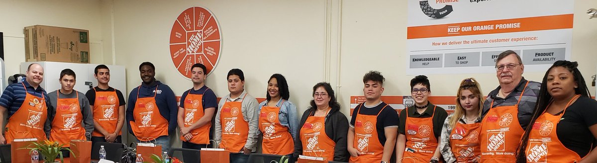 BillGreen279's tweet photo. 2020 New associate orientation at 279!! Safety is Personal from day 1! @HD6872 @EfrenExports @tiffwhitedennis @heidihorupp https://t.co/HcZ2CcuyOA