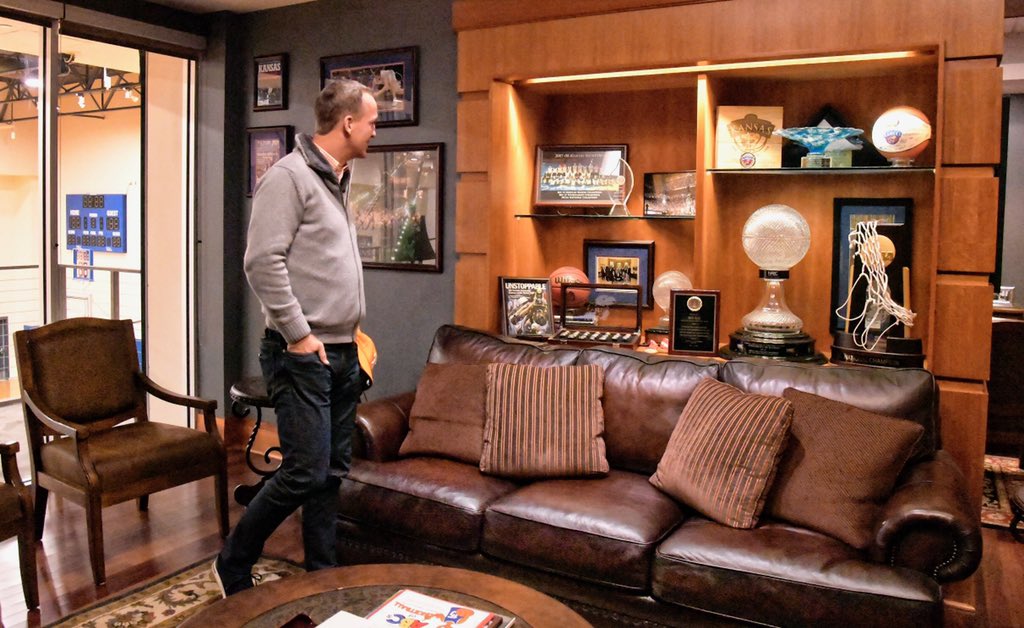 KUHoops's tweet image. Game respect game ✊