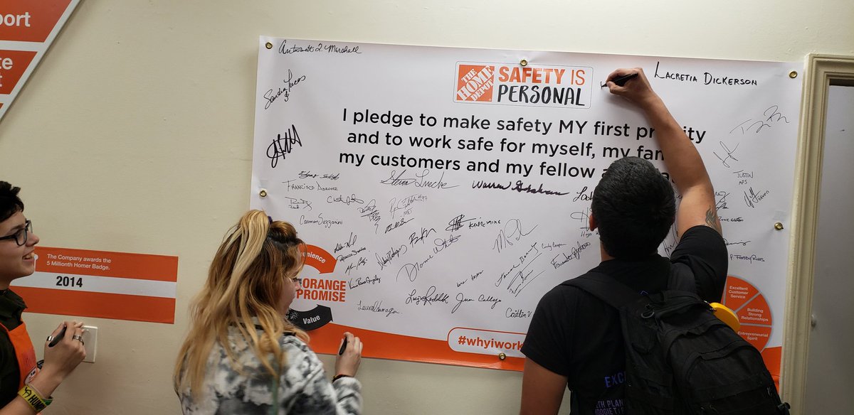 BillGreen279's tweet photo. 2020 New associate orientation at 279!! Safety is Personal from day 1! @HD6872 @EfrenExports @tiffwhitedennis @heidihorupp https://t.co/HcZ2CcuyOA