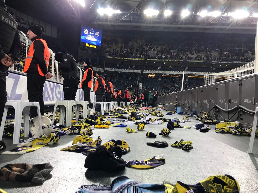 Mustafa26364288's tweet image. #elazig üşüme #Fenerbahce seninle! #kaşkol #AtkınıAt #bere #taraftar #SueperLig #AliKoc #GençFenerliler #Malatya #elazığdadeprem #Elazıg #deprem #İstanbul #ankara #izmir #kusadasi #aydin #fenerbahcebasaksehir