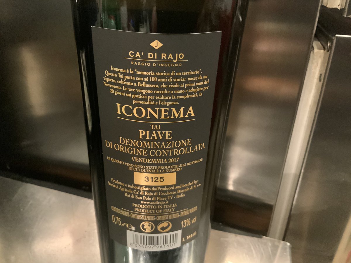 Andrea_Radic's tweet photo. Amici #winelovers questa sera in Veneto con #Iconema Tai Piave 2017 di @cadirajowines da un vigneto antico, lavorato con cura e amore per la terra. Bella persistenza aromatica, spezie e sapidità. Acidità ben bilanciata https://t.co/yNruDwHSdf