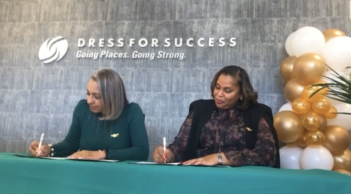 GQL1996's tweet photo. The Big Apple Cluster was present with our President Dr. Kimberly Jeffries Leonard and Dress for Success CEO and Greater Queens Chapter member, Joi Gordan for the official signing of the partnership MOU between The Links, Inc., & Dress for Success. #linksinc #EALinks #GQLinks https://t.co/cdBiuAjUmD