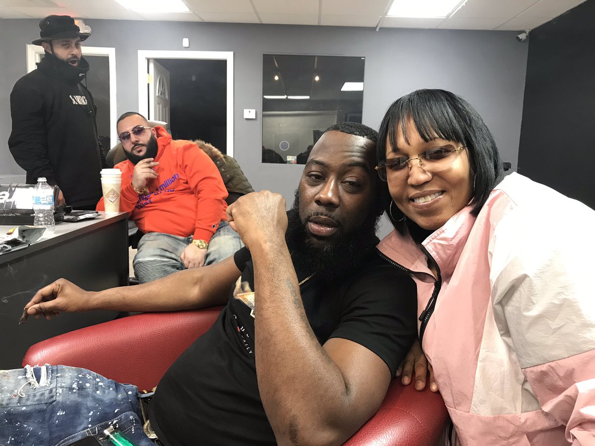 PUREXPOSURE's tweet photo. Sunday 5pm til 8pm Pure Xposure is going live at studio , inviting talented all artist producers promoters critics and haters come fuck wit me at my new spot 19514 w 7mile DETROIT MI https://t.co/XNXqAJlFTl