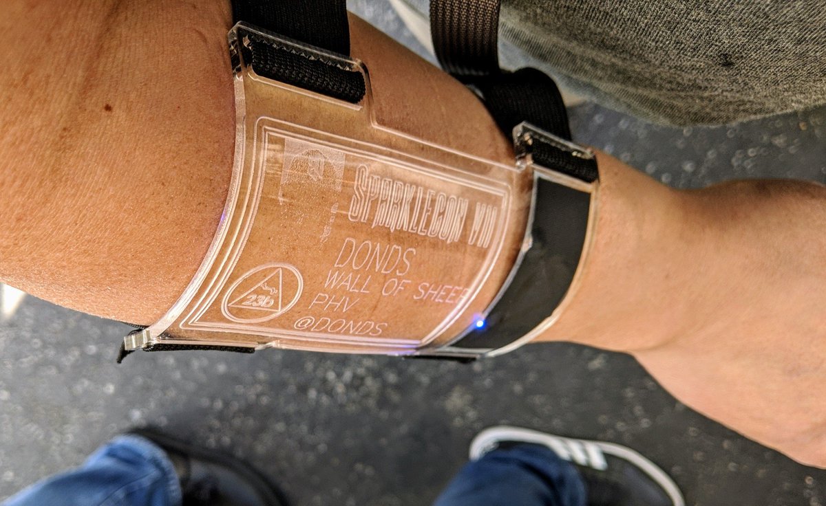 donds's tweet photo. Sparklecon VII. coin battery, leds and laser engraver. #badgelife #kiss https://t.co/ZxEP93d8un