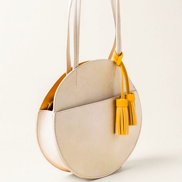 dlenterprisesco's tweet photo. Monday doesn't have to be a mood but a fashion Statement, Our Brooke Bag is lightweight and easy to carry, Perfect Accessory to your day 
#bag #fashion #bags #handmade #tas #style #shopping #love #handbag #accessories #summer #backpack #slingbag #leatherbag #totebag #handbags https://t.co/fTiFfHysL4