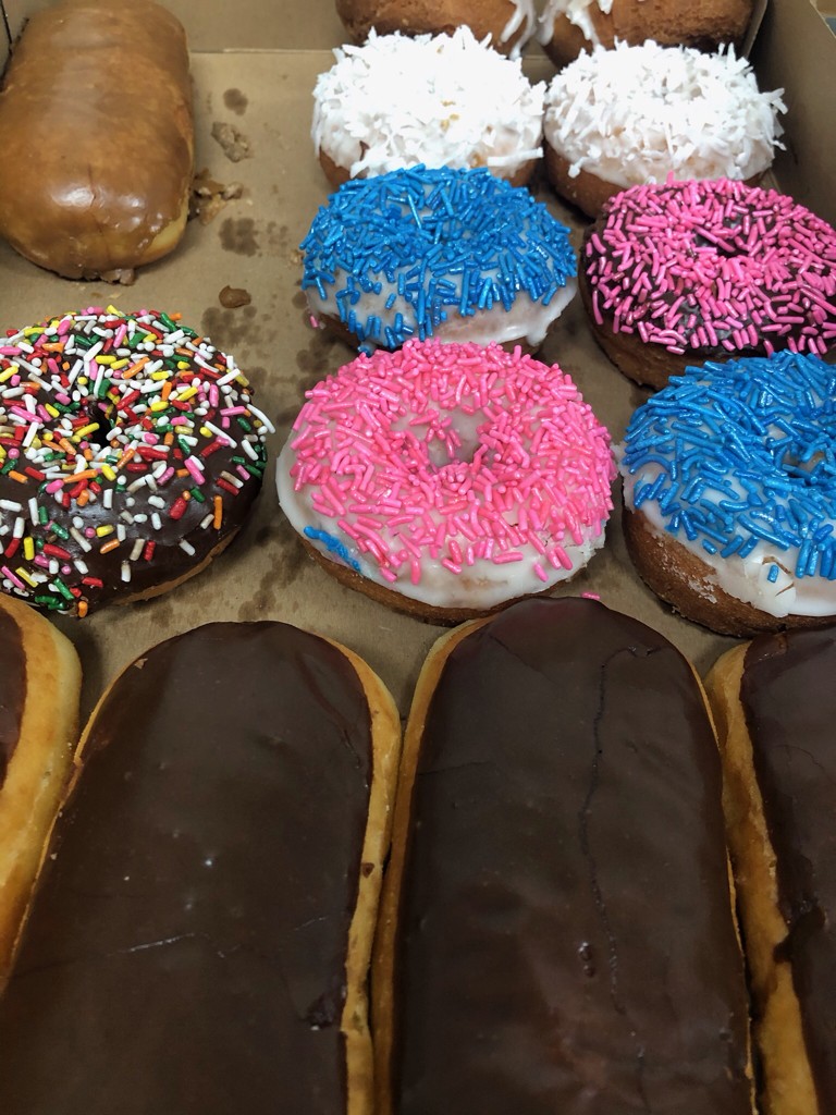 SeattleJrHockey's tweet photo. How do you pay #JrCoaches for all of their hard work? Donuts, lots of donuts!! https://t.co/L4GeV4dcOa