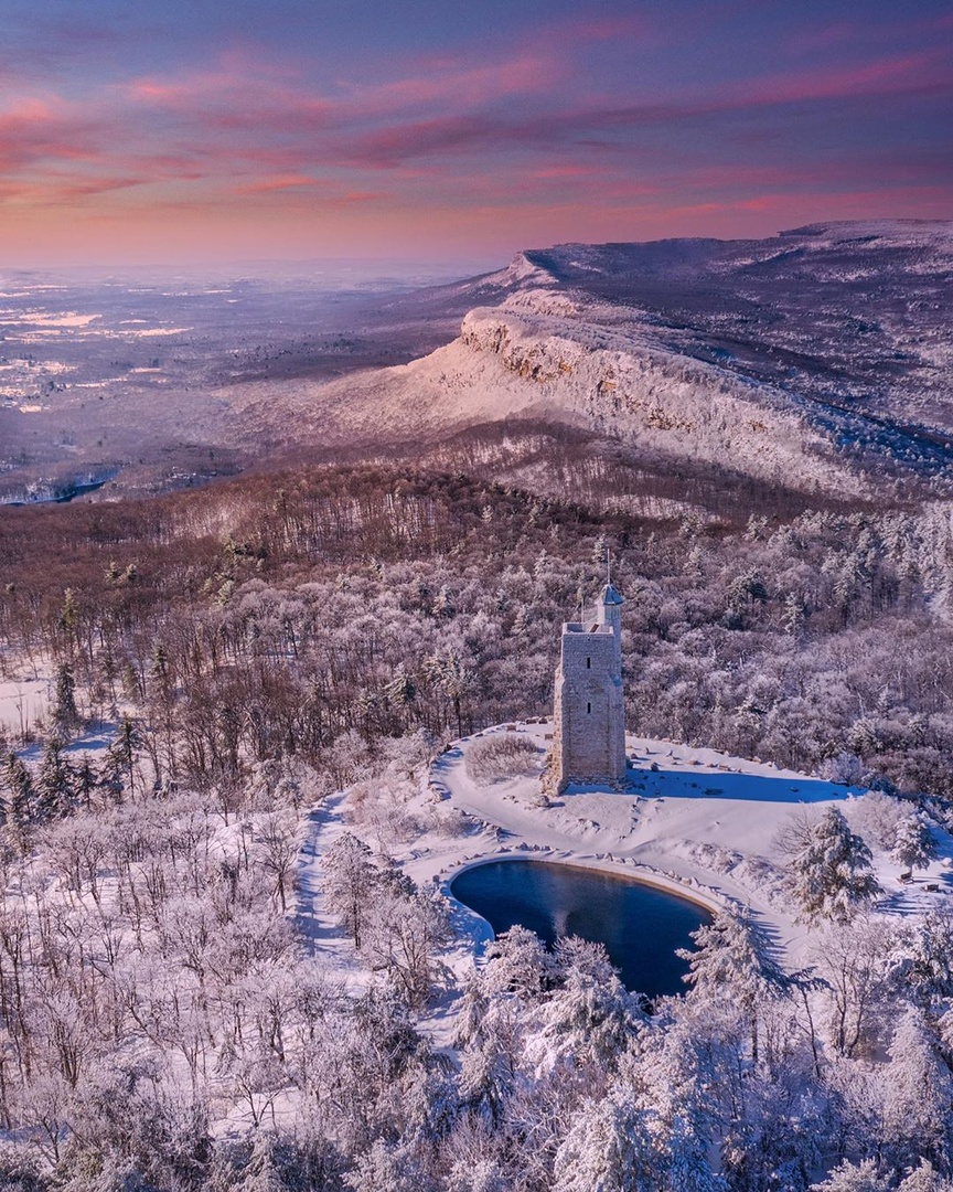 VisitUlsterCnty's tweet photo. Narnia, or Ulster County in winter? You decide. βοΈπ²βοΈπΈ : IG user @upstateface @Mohonk #Seekforyourself #SkytopTower https://t.co/OF0fFOTZnl