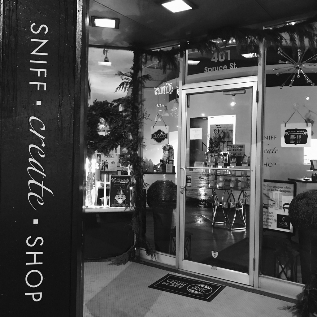 NoteologyFrag's tweet image. ⚜️"Nothing is more memorable than a smell." ⚜️

Stop by and let us help you find a new way to stay memorable. 

#notefragrances #newname #noteology #blackandwhite #shoplocal #shopScranton #scent #modernperfume #nicheperfume #customperfume