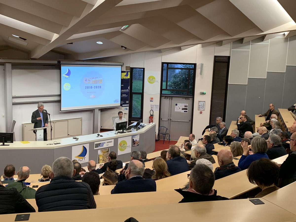 PatriceK56's tweet photo. Merci à tous les participants à ce moment convivial organisé pour mon départ de la direction de l’@IUTVANNES.
Beaucoup de messages bienveillants pour clore une décennie consacrée au pilotage de cet bel établissement. https://t.co/3k73YGHh0d