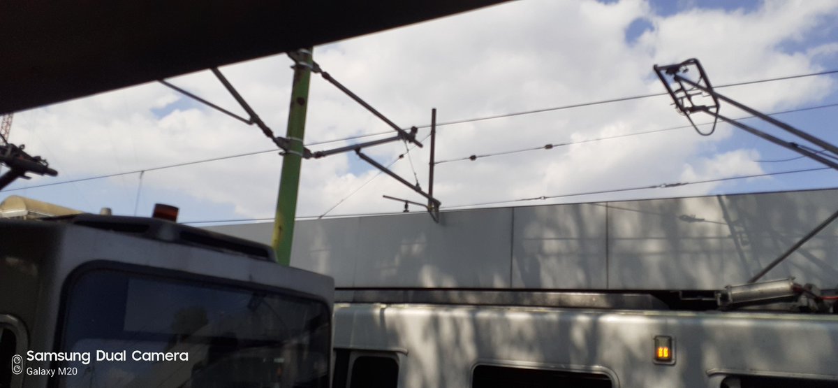 oz84325's tweet photo. @Claudiashein le sugiero que tome cartas en el asunto respecto al STE... Llevamos media hora en la terminal tasqueña, sin respuesta de alguna unidad, en segundo lugar, falló el tren que llegó, no es posible que se presenten estos percances después de la "mejora" que se hizo https://t.co/16XwMbtoyV