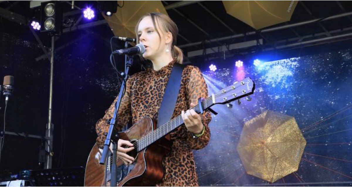 ‘De toekomst is Nu’ Poëziemiddag in @biebemmen met de gemeentedichters en met muziek van singer-songwriter <a href="/lisaploeger_/">Lisa Ploeger</a>  Zondagmiddag 13.30 u. Gratis entree. <a href="/poezieweek/">Poëzieweek</a>