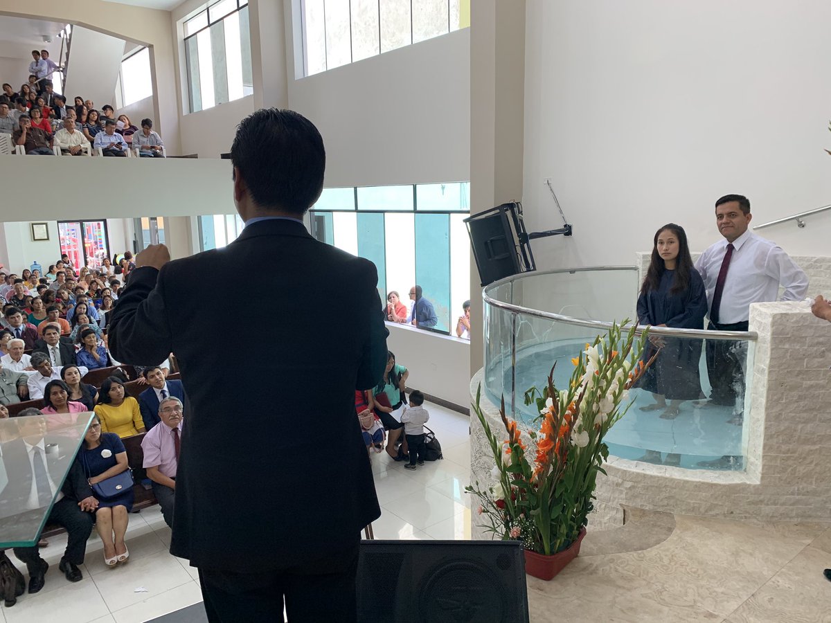 pr_rogermera's tweet photo. Gracias a Dios por regalarnos otro templo bonito, Iglesia central de Chimbote #ImagenCorporativaUPN Para Dios lo mejor, un centro para adorarle y refugio para las personas @AdventistasUPN @AdventistaMiCOP https://t.co/3BwOYQFzsd