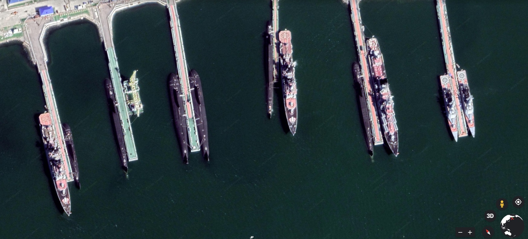 十月工廠 C100御礼 Google Earthでカムチャッカ半島の潜水艦基地 ルイバチーを眺めると ロケット巡洋艦や大型対潜艦 コルベットが在泊 昨年9月の演習時に撮られたものだろう まぁ タイミングよく撮るものですね T Co Q3qphhigug Twitter