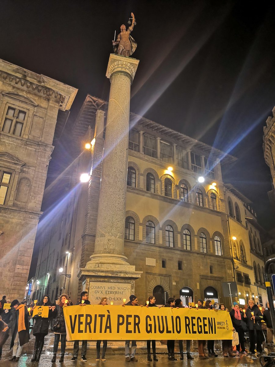 Anche a Firenze tante persone ci hanno accompagnato in una fiaccolata terminata sotto la statua della Dea della Giustizia per chiedere #veritapergiulioregeni a 4 anni dalla sua tragica morte. #4annisenzagiulio #amnestyinternational #amnestyfirenze #Firenze #giuliosiamonoi