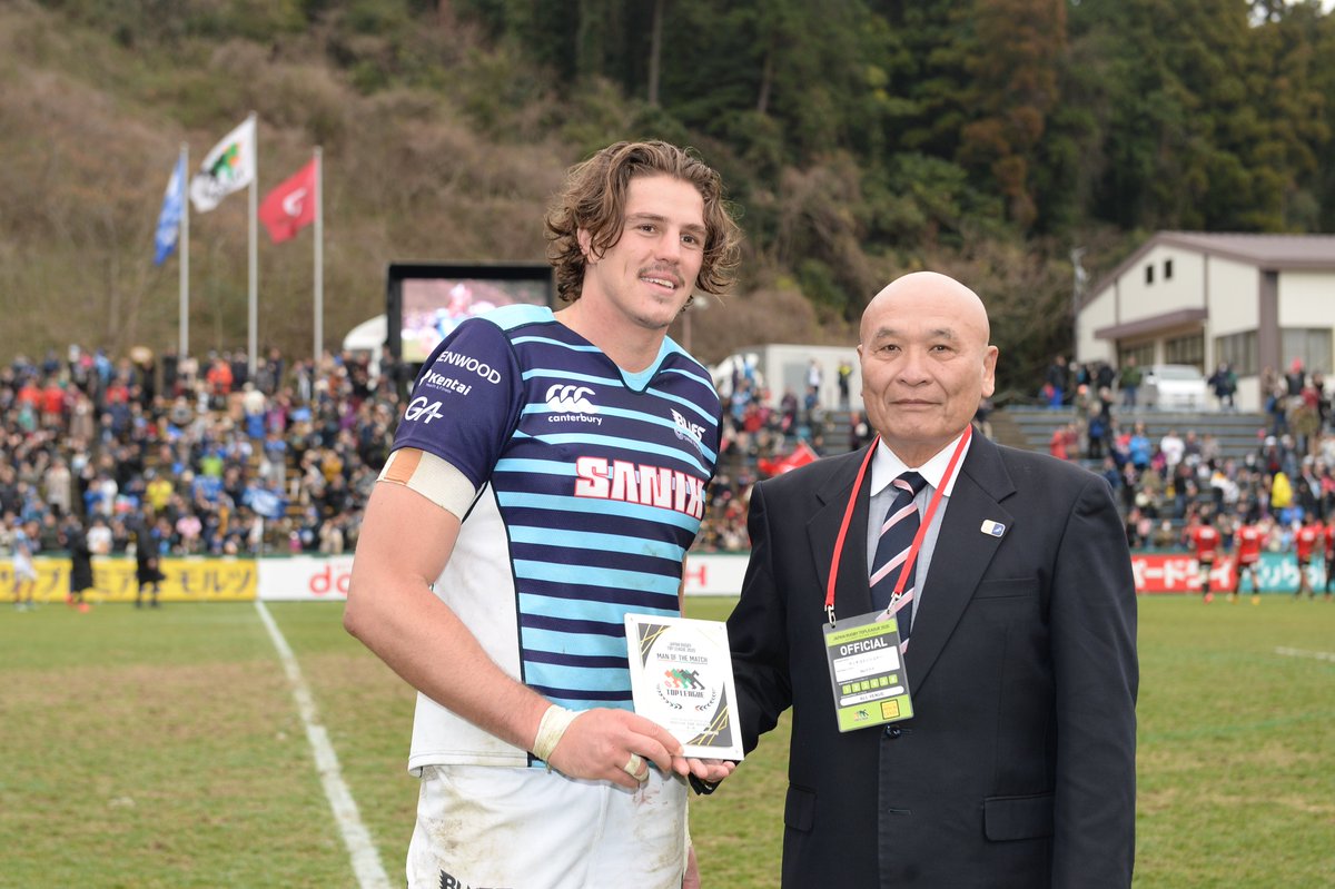 rugby_kyushu's tweet photo. 【ジャパンラグビー トップリーグ 2020】
📣Round3 
 #宗像サニックスブルース ⑩ 49-19 #ドコモレッドハリケーンズ ④
MOM　#SanixBlues ジェームス・ムーア選手
福岡県・RWC組織委員会から感謝状がムーア選手に贈呈
フォトギャラリー③
※写真はラグビーマガジン提供
 #JRTL2020 #topleague #BLUvRED https://t.co/s49NODjmW2