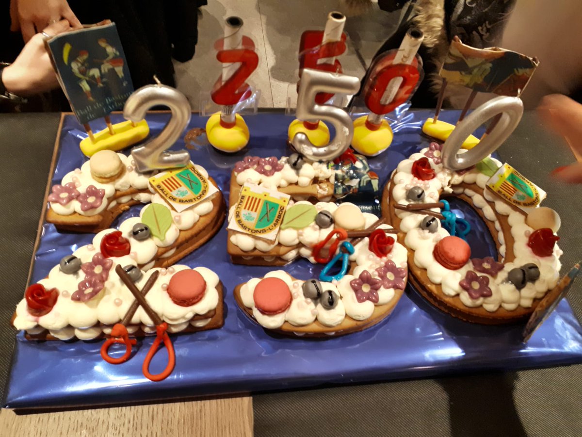 El 23 de gener, el Ball de Bastons de l'Arboç va fer 250 i avui la colla ho hem celebrat amb un gran pastís.