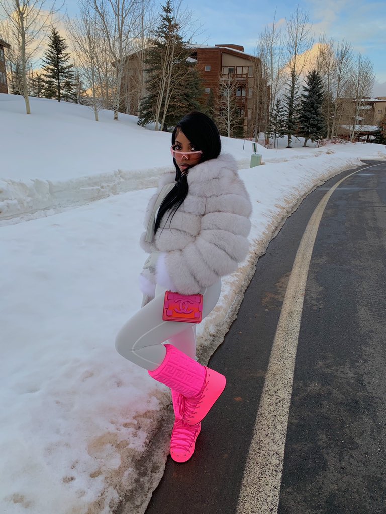 dearra's tweet photo. uh look 💗❄️ https://t.co/PrwBEpXhF2