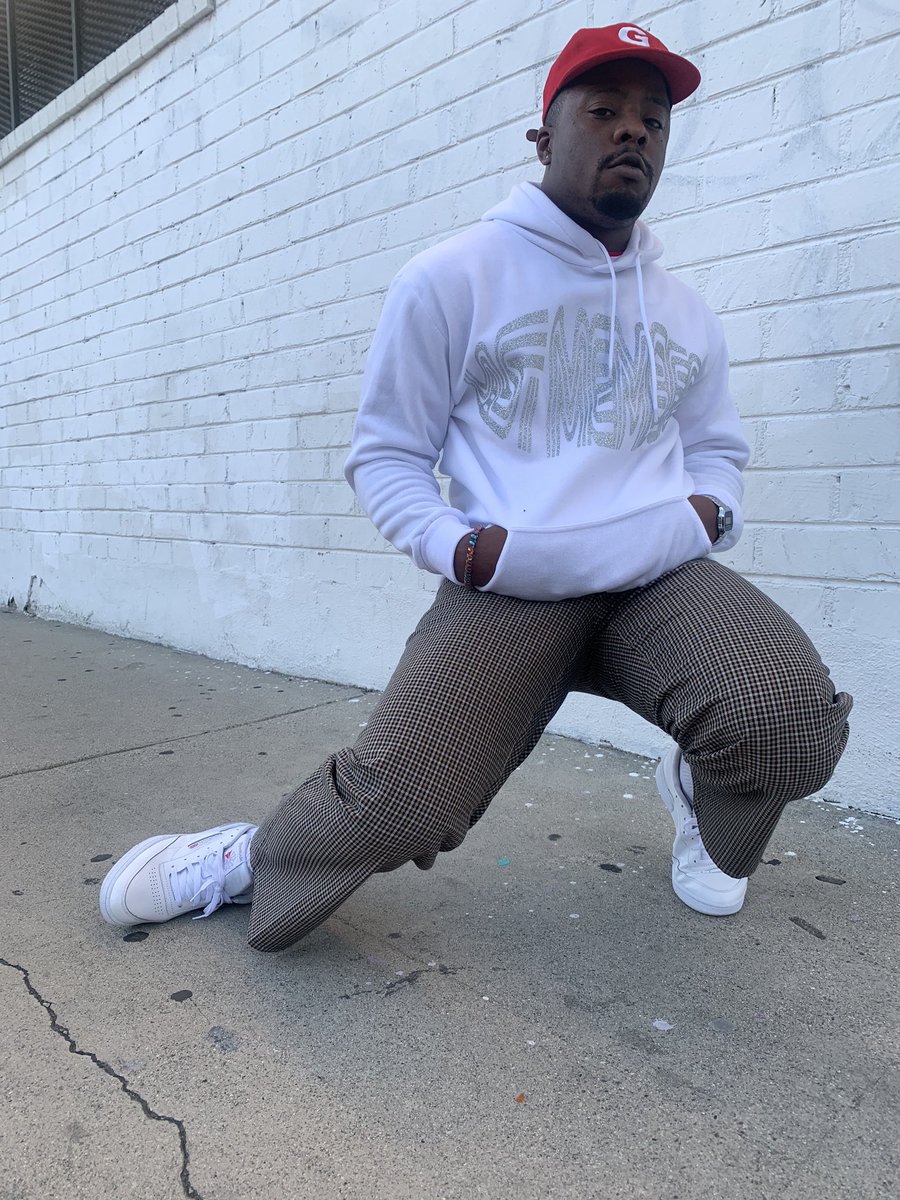 LstMbrs's tweet photo. “LIGHTS” hoodie 😁 https://t.co/MQiD21YpfD