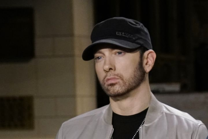 Eminem standing. Эминем 2021. Eminem 2023. Эминем 2023.