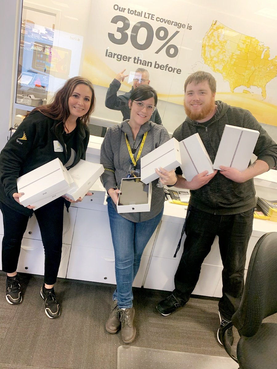 Closed down some activations today!! 9 new lines, 11 ipads, 3 sprint drives and 2 watches! 25 activations 🔥🔥 Moline Sprint! @seavey_mike @tracySprint @jimmills22 @25Larissa31 @soccershad9