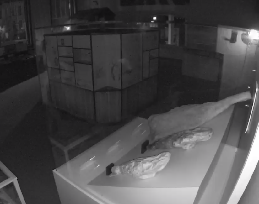 Worldsoldestham's tweet photo. Saturday nights are sometimes lonely at the museum.
#HamProblems https://t.co/crcPRyeVl3