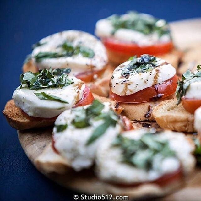 Studio512dotcom's tweet photo. Bruschetta caprese at a cocktail party
.
.
.
.
.
#FoodPhotography #SoCalFood #NomNom #Herbs #FoodPorn #Fresh #Tasty #Foodie #Delicious #Culinary #Dining #FoodPics #Hungry #Cuisine #BonAppetit #Yum #Yummy #Foodtastic #Party #AmuseBouche #Appetizer #Toast … https://t.co/KYIZ14zD1k https://t.co/DOXCHYCsT4