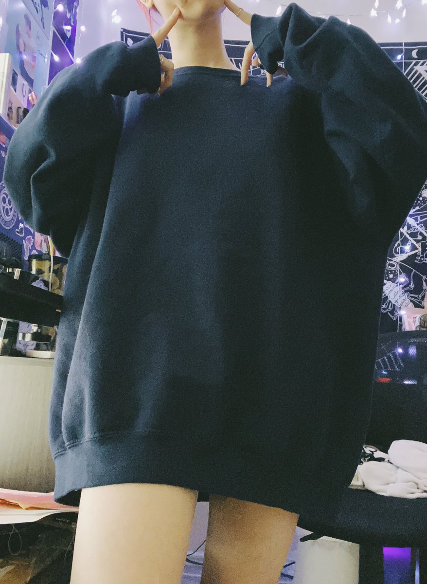 minatsukicos's tweet photo. the egirl meme pleases me because 4XL men's sweaters are what i LIVE in https://t.co/8jBUBqs3iQ