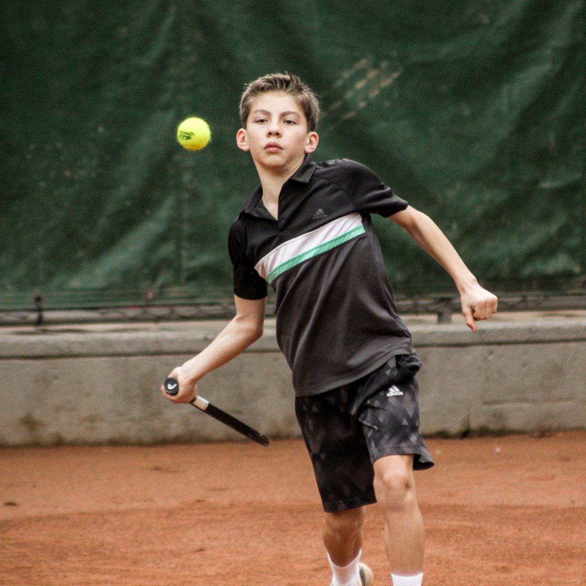 lattenis's tweet photo. Emilio Cardona jugará la FINAL, cat. 1️⃣2️⃣ Años del Torneo Nacional Grado 3️⃣ de Armenia. Enfrentará por el título a Jairo Castañeda BOG.
Avanzaron a semifinales Samuel Castaño (14 años), Cristian Monroy (18 años) @fedecoltenis
#TalentoLattenis #TeEntrenamosParaGanar https://t.co/4IaLLCTwpF