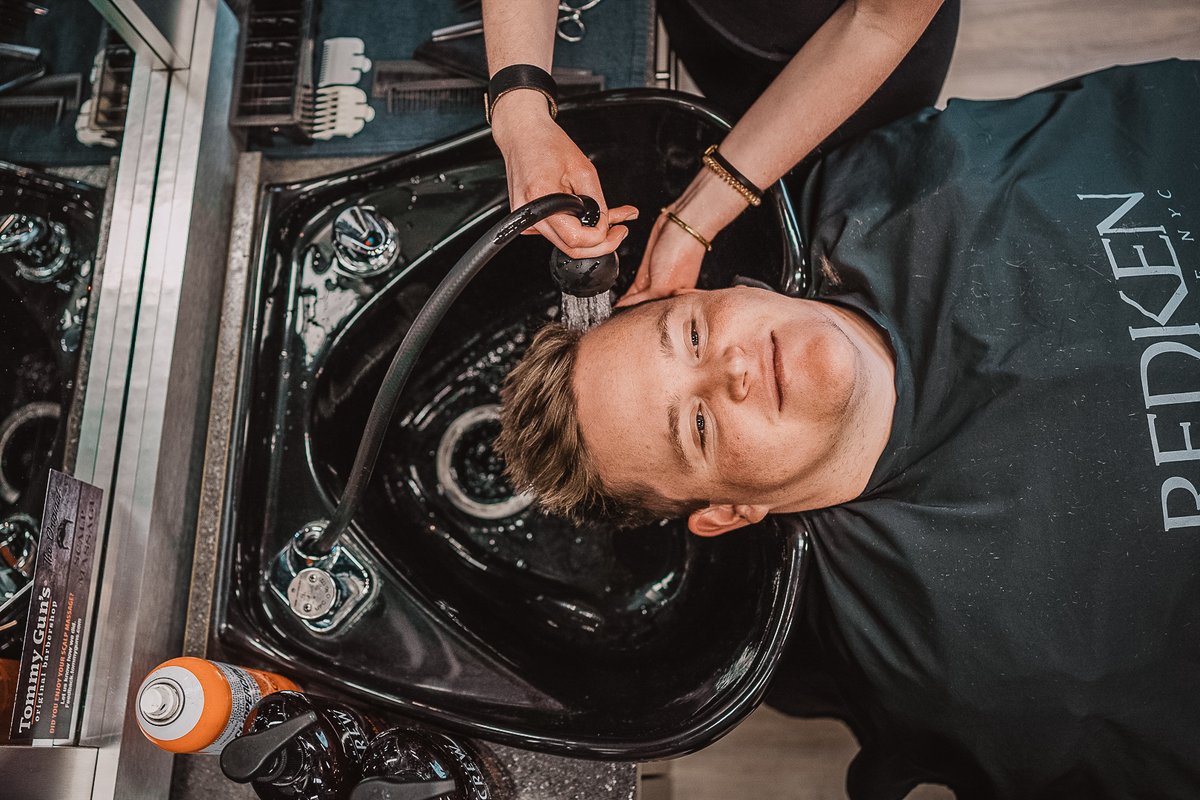 TommyGunsBarber's tweet photo. Sometimes the manliest thing to do is sit back and get spoiled. #hetime https://t.co/wZItQY1ciG