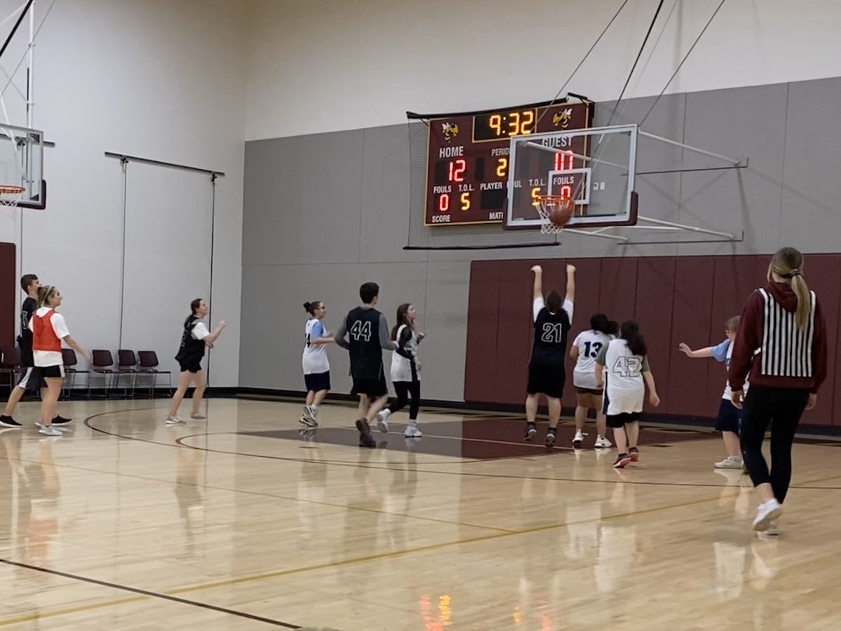 yellowleesj's tweet image. Amazing time watching PHS student athletes @psd401 #UnifiedSports #PeninsulaProud #goseahawks #SpecialOlympics