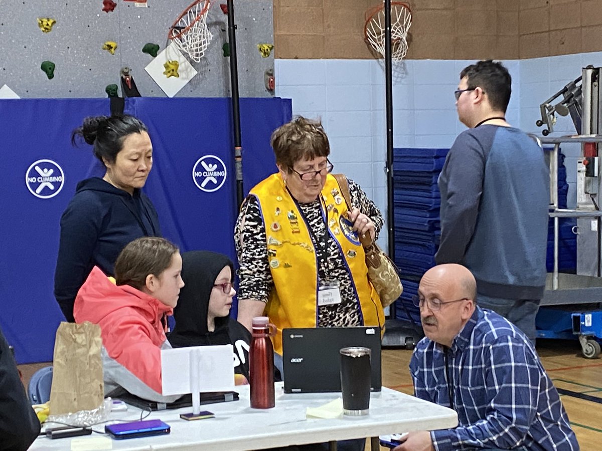 FMPSD's tweet photo. Some intense judging going on. Thanks to our judges for taking the time to volunteer for @FMPSDTech’s annual Coding Competition #ymm @DougNicholls2 @Robert_Reid_FM @alisyed4rmwb https://t.co/GaCtPCMSXq