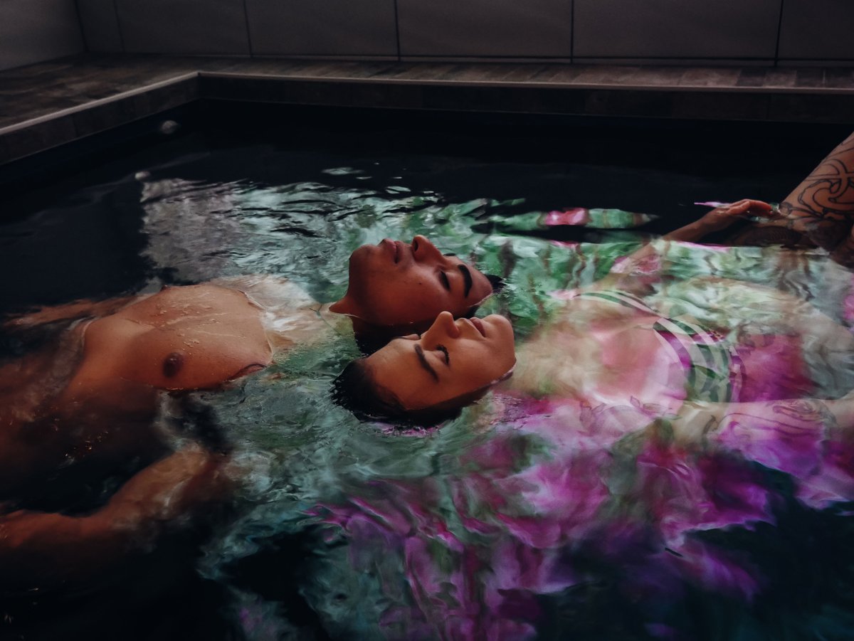 azureaquaspakw's tweet photo. Its Saturday Night and its Date Night! Float with a Friend Tonite! #azureaquaspa Come in for your Saturday #float in our Cinema Suite salt pools heated to 96 F!#float #floating #floatroom #floattank #floatpod #epsomsalts #stephcurry #recovery #stressrelief #relaxationsuite https://t.co/VCqZJuCU5y