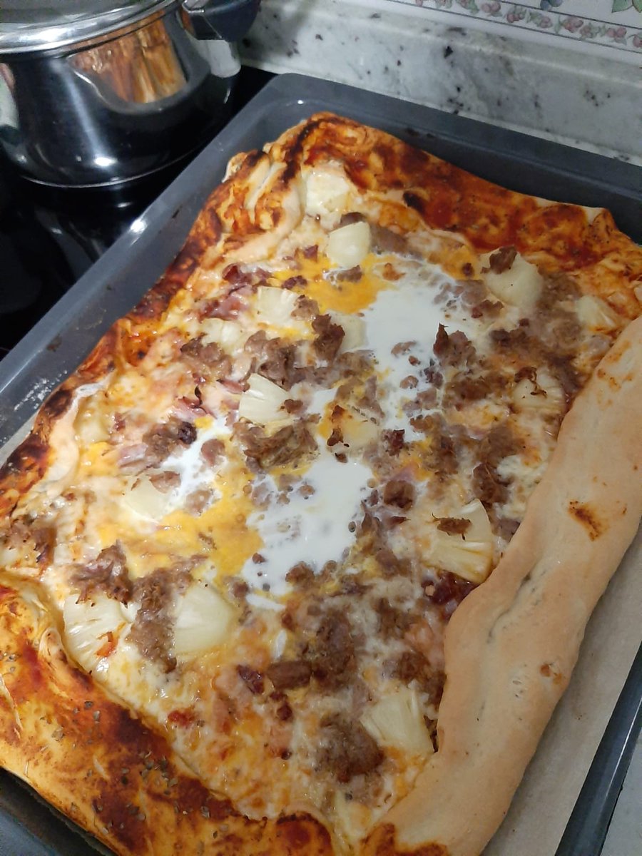 comidacastellan's tweet photo. La cocina italiana es la favorita por aquí 🍕🍕🍕 #pizza #foodie #ValenciaBarcelona #SabadoDeGanarSeguidores #OTdirecto25E #valenciabarca #italia https://t.co/4acLGfJe6p