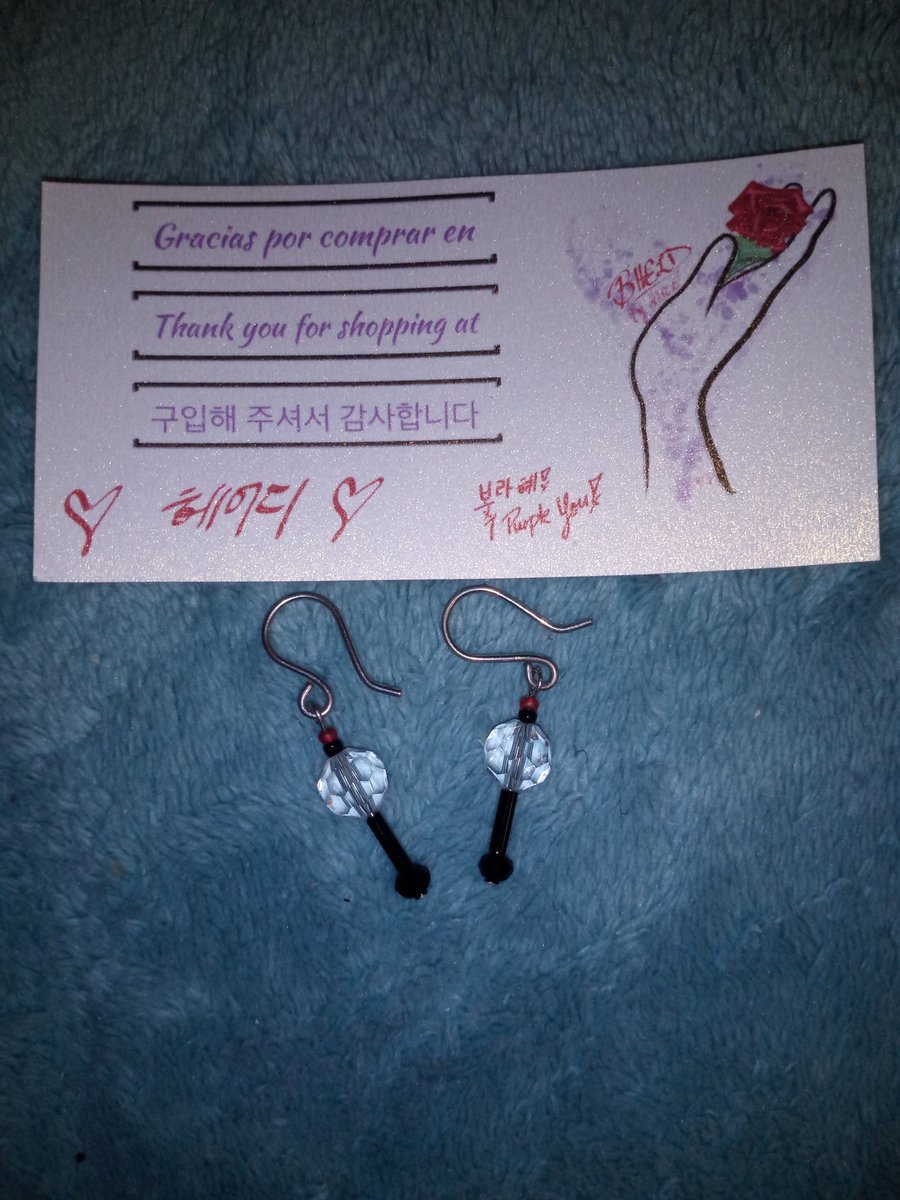 EPlaza1977's tweet image. Just received my ARMY bomb earrings from @bheldpr and I LOVE THEM they're so cute!!! Can't wait to wear them when I go see @BTS_twt  Thank you @zonhei 
#bts