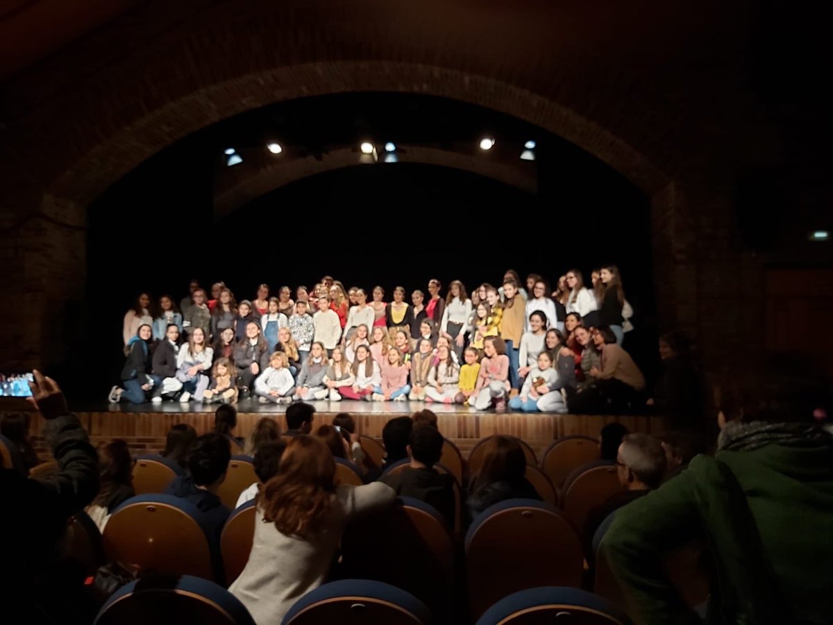 ¡Aforo completo el de hoy! GRACIAS, GRACIAS Y GRACIAS. 
<a href="/aytovaldemorill/">AytoValdemorillo</a>