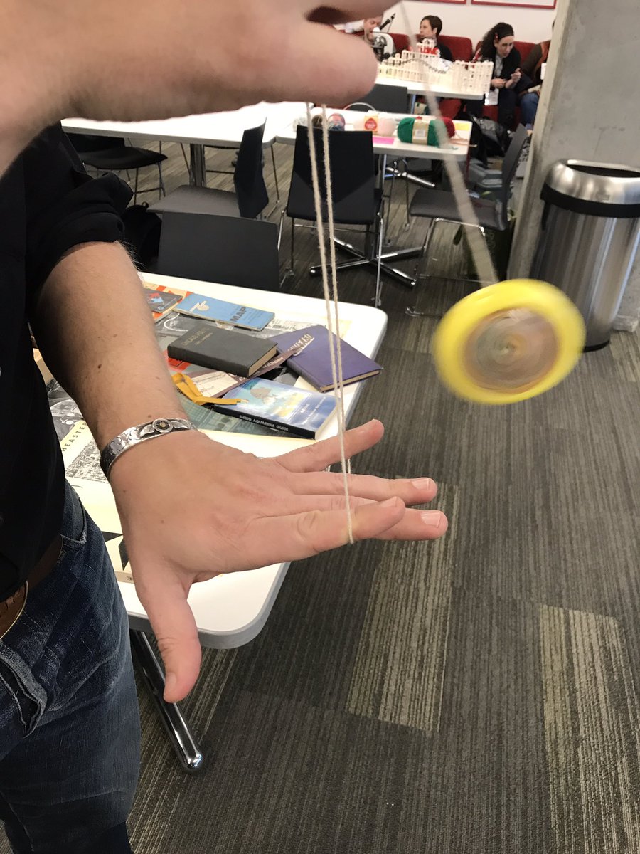 365ofpac's tweet photo. Some more wonderful yo-yo fun with @DocPop! #pacman40th #PacMan #pacman40th #pacman365 #365ofpac #1yearwithpacman #1980s #dotmuncher #pacman40 #bandainamco #retrogaming #videogames https://t.co/SfipAAcmyv