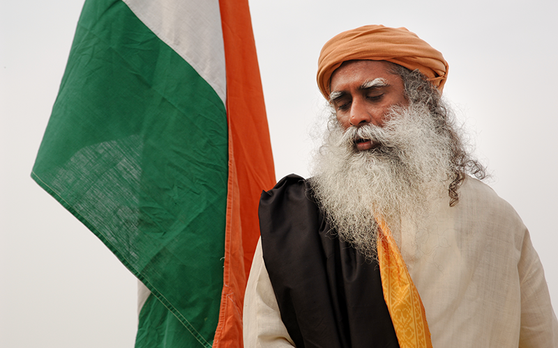 ishafoundation's tweet photo. Let us all strive to lift our Beloved Republic beyond distinctions of caste, creed, race, or religion. Let us create a Bharat all of us will be proud of. Bharat should be in our breath. #RepublicDay  #SadhguruQuotes https://t.co/xRSgMhwopJ