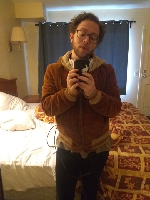 had to take a selfie at this motel , full length mirror ?? yes https://t.co/t7dnIJXyIG<a href="/tag/leather"class="tags"><span>#leather</span></a>