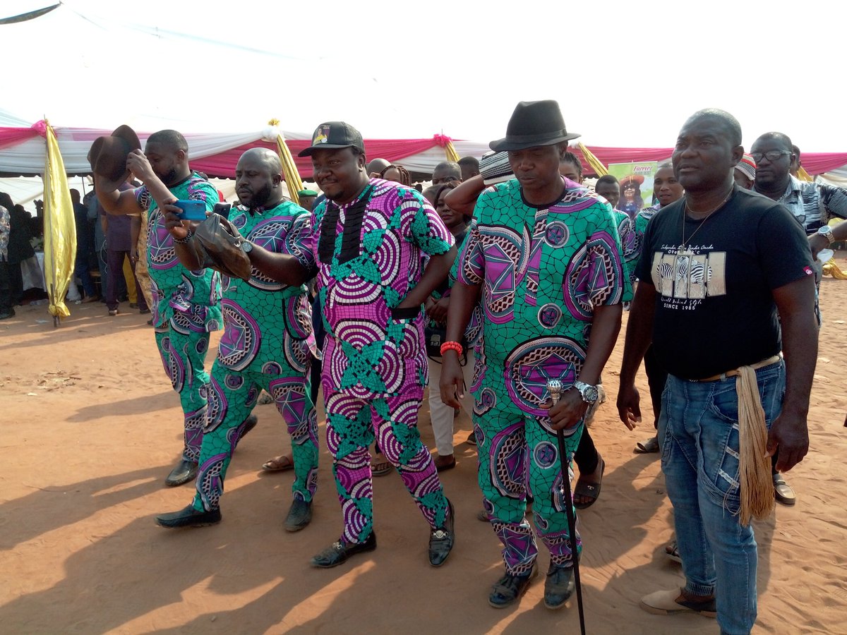 PromiseWaymedia's tweet photo. EZINNE AKUNNAYA OSUJI GOES HOME.
Amb Sukubo Saraigbe Sukubo, President, National Youth Council of Nigeria Arrived the venue for the burial of late Mrs Ezinne Akunnaya Usoji, wife of the commissioner of health in Abia State with his Entourage. https://t.co/jO2h5pimDY https://t.co/AQXawJQuzL