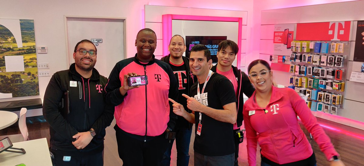 LuisSanTech's tweet image. Oh yeah! I&apos;m with the #1 Team on the Uncarrier Leaderboard for #CoastalCalifornia 🙌 #WESTisBEST @eddienavarrete #ShotOnOnePlus
@OnePlus_USA #NeverSettle