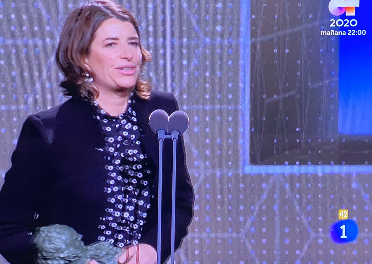Ernesto_smria's tweet photo. Qué falta de educación. Una retransmisión para toda España y tiene que dar la nota hablando en vascuence. Dan asco.
#Goya2020 https://t.co/jCriaJ9wL2