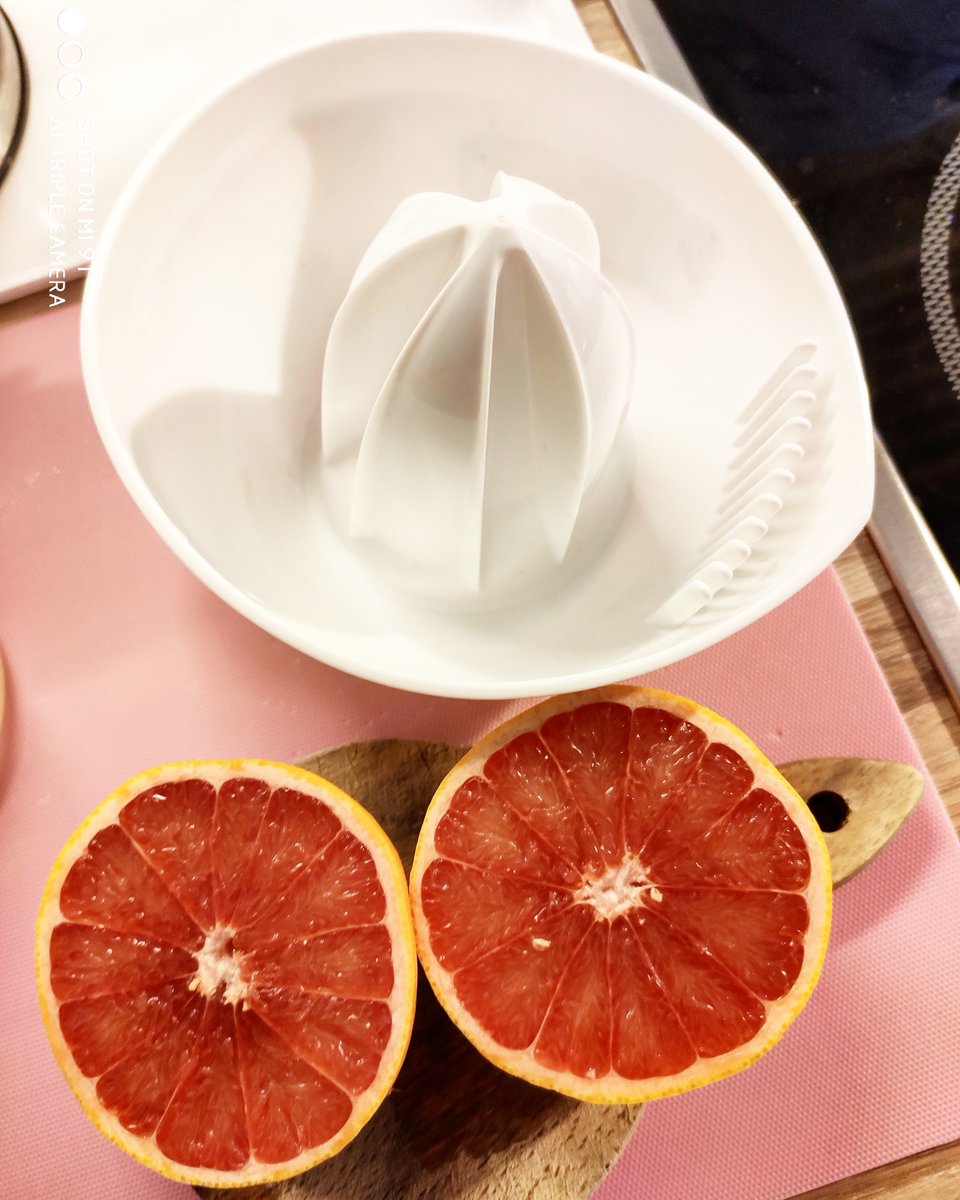 Aggie__'s tweet photo. Made some grapefruit #lemon #lemonade today https://t.co/Az4MzF1I1T